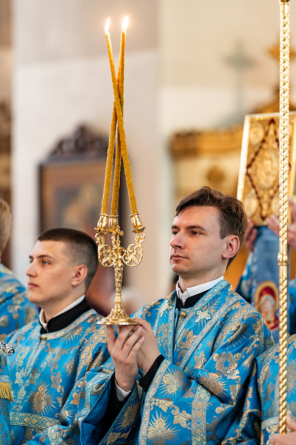Божественная литургия в Троицком храме села Ваулово м.о. Чехов в день празднования Боголюбской иконы Божией Матери